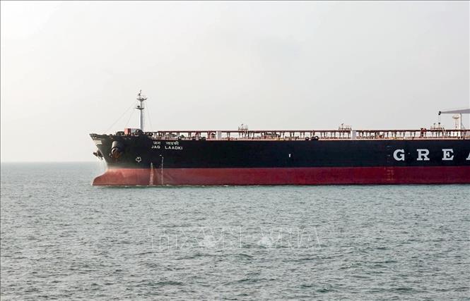 Lưu lượng tàu thuyền qua eo biển Hormuz giảm xuống còn 14 chiếc, phần lớn rời khỏi Vịnh Ba Tư.