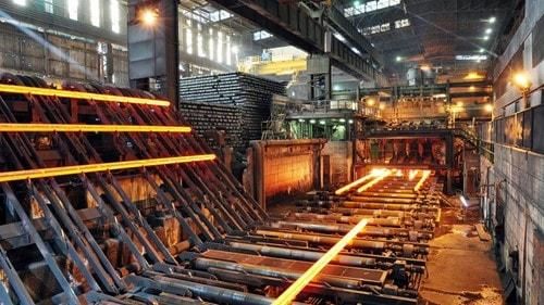 Giá quặng sắt giảm xuống mức thấp nhất trong 13 tháng do triển vọng nhu cầu còn thận trọng
